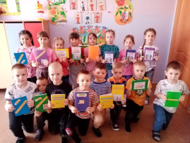 Выставка книжек-малышек, которые изготовили воспитанники подготовительной группы на занятии по ручному труду, по теме "Безопасность"" Выставка книжек-малышек, которые изготовили воспитанники подготовительной группы на занятии по ручному труду, по теме "Безопасность"".