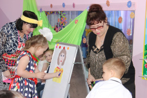 Семья - самое главное в жизни для каждого человека. Семья - самое главное в жизни для каждого человека.